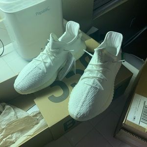 Yeezy 350 v2 white/ cream size 13 men’s